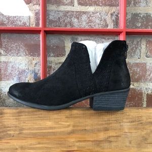 May-5 Pierre Dumas Black Faux Suede